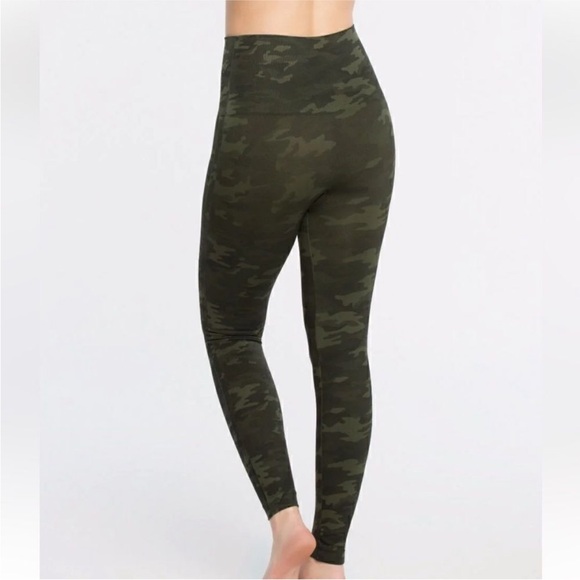 Women’s M Spanx Look At Me Now Green Camo Seamless Leggings - Picture 2 of 11
